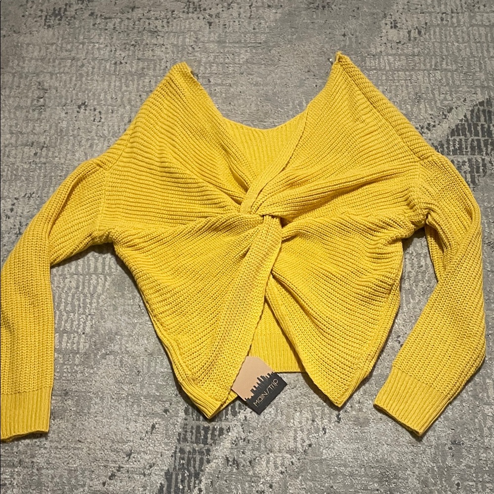 NWTs MainStrip Golden Yellow twisted front Sweater Sz Medium